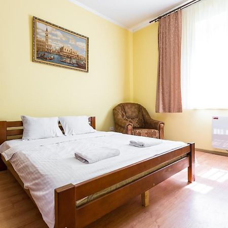 Квартира В Центрі Подобово На Вулиці Коперника 26 Біля Палацу Мистецтв リヴィウ エクステリア 写真